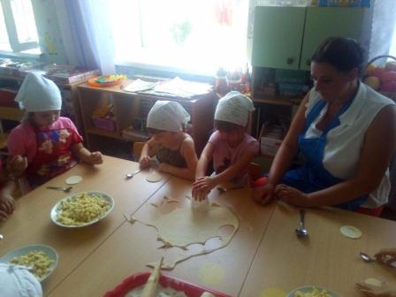 В Тбилисском районе дошколята освоили казачьи ремесла 